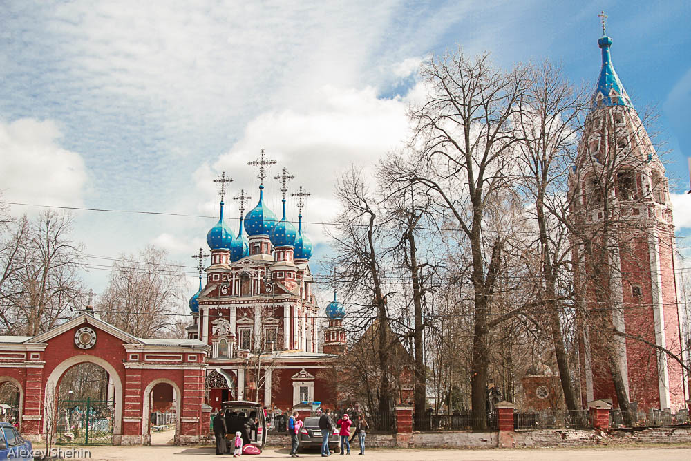 Площадь перед Казанской церковью