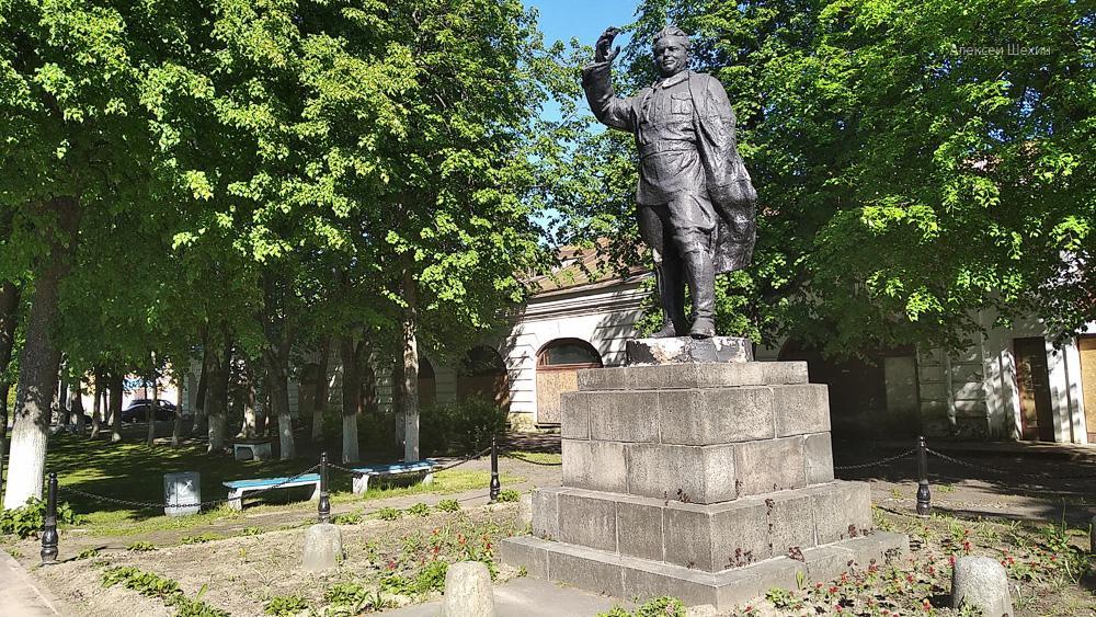 Памятник Кирову в Новой Ладоге